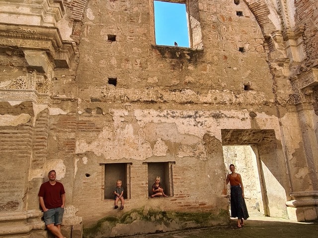 Antigua med barn