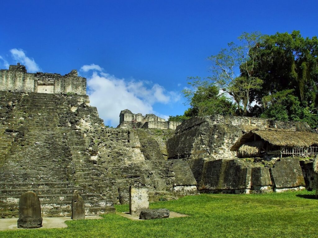 Flores og Tikal med barn