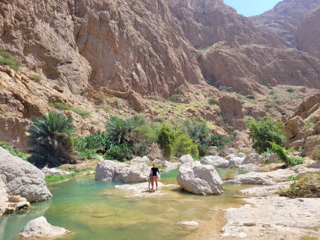 Wadi Shab med barn