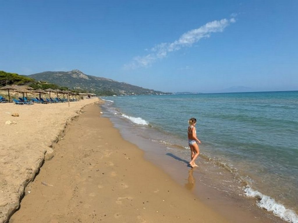 De joniske øyer med barn